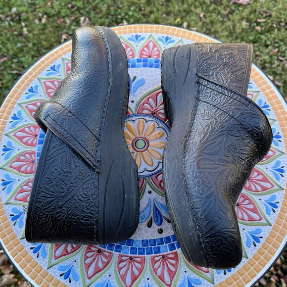Dansko XP 2.0 Pro Clogs Womens 40 EU /  10 US Black Floral Tooled Leather  Shoes - Picture 9 of 11